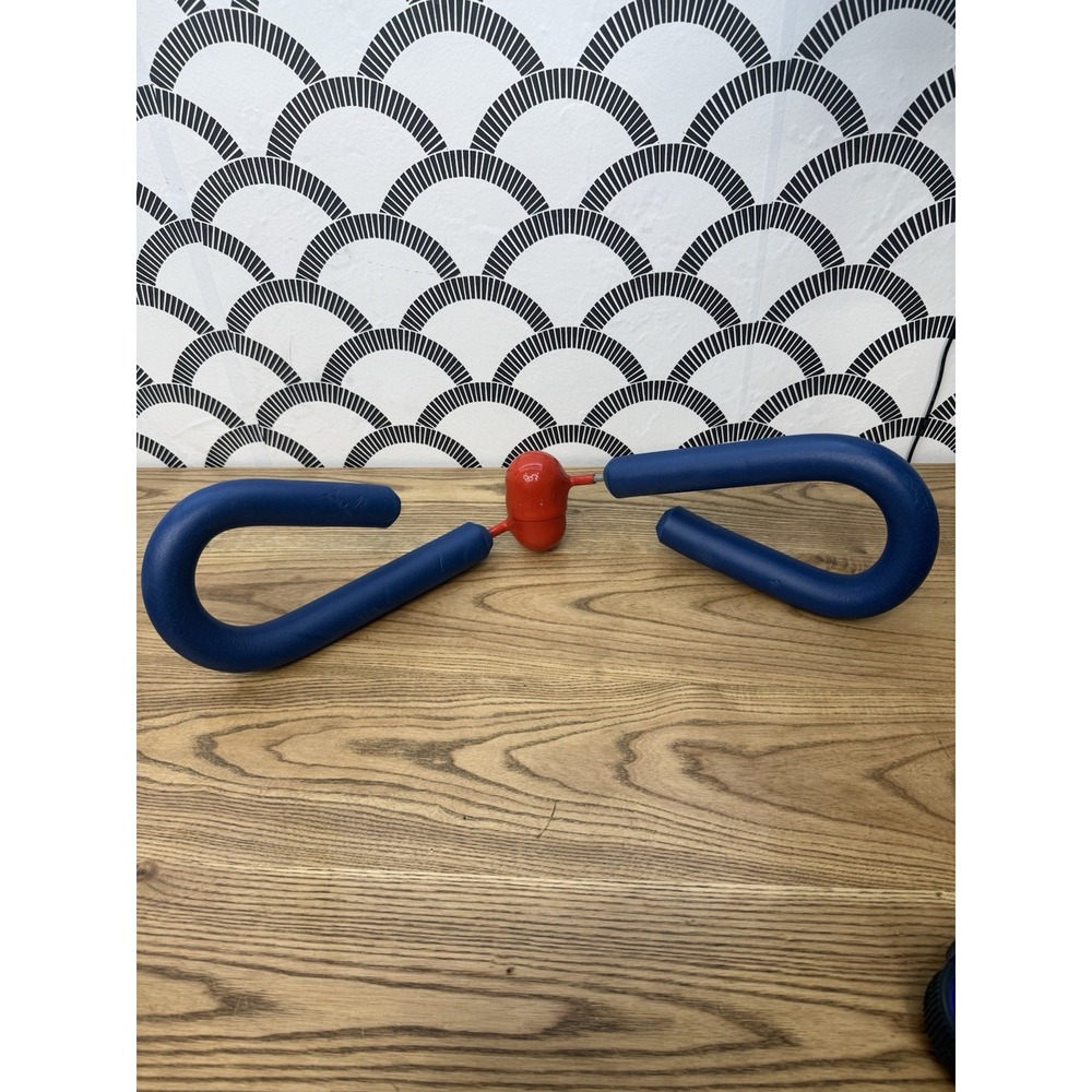 Vintage The Original Thigh Master Suzanne Somers Leg Exerciser Blue/Red